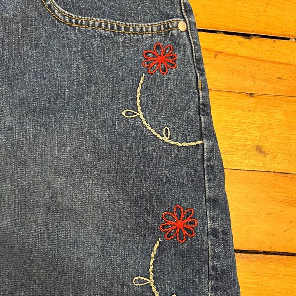 Faded Glory Embroidered Denim Jean Shorts, Size 18 - Picture 2 of 7